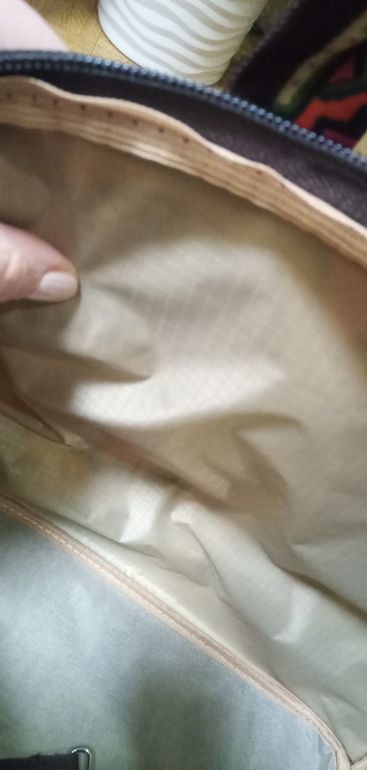 внутри влагостойкая ткань