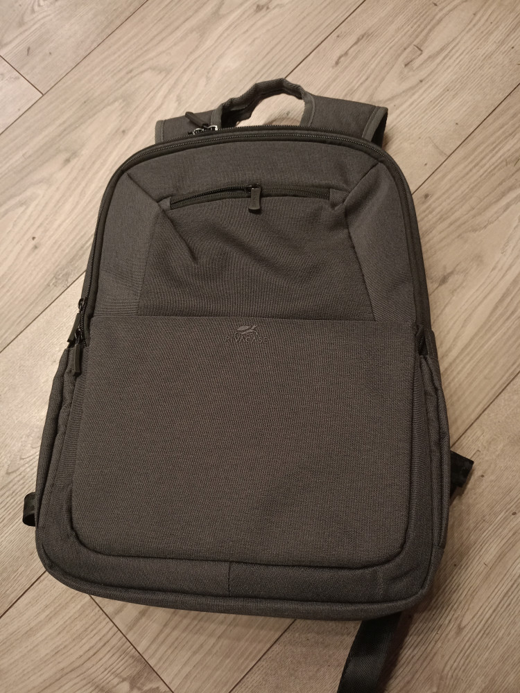 Коробку не успела сфотографировать, а это рюкзак, который в ней был))